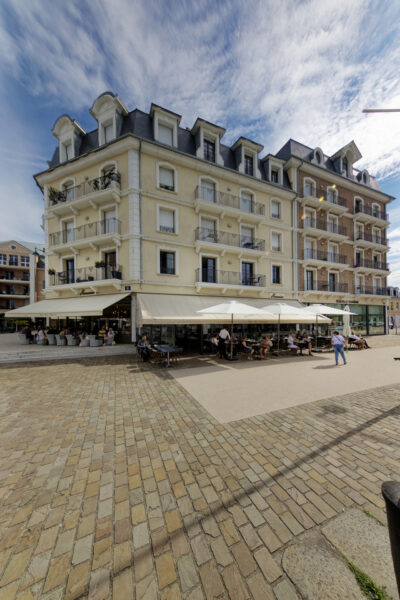 Résidence de l’Horloge à Deauville : immeuble neuf d’inspiration normande et haussmannienne 