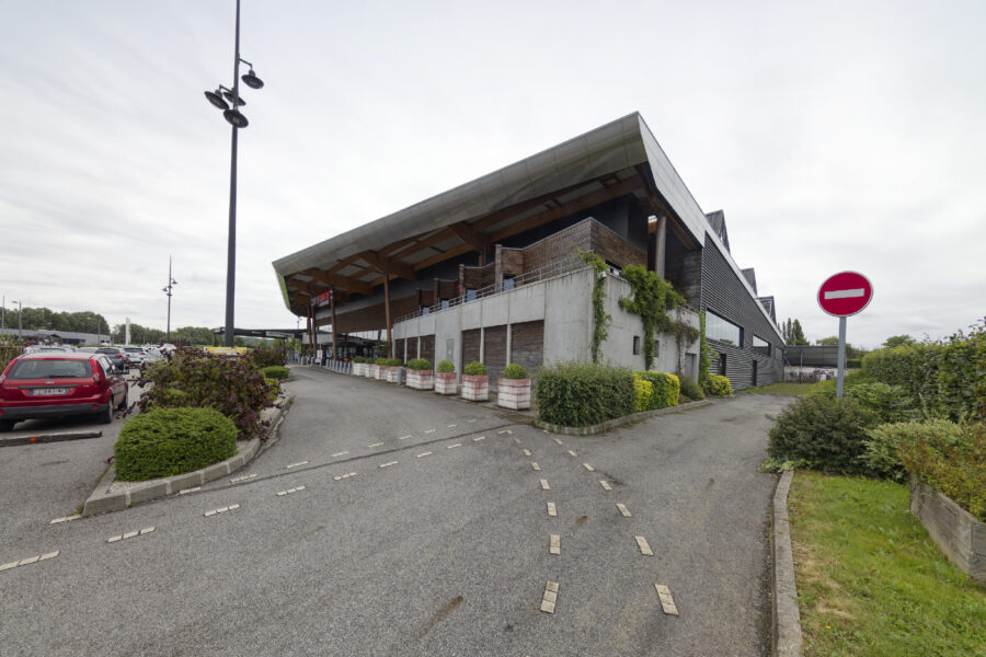 Sortie de l'Intermarché de Saint-Julien-sur-Sarthe 